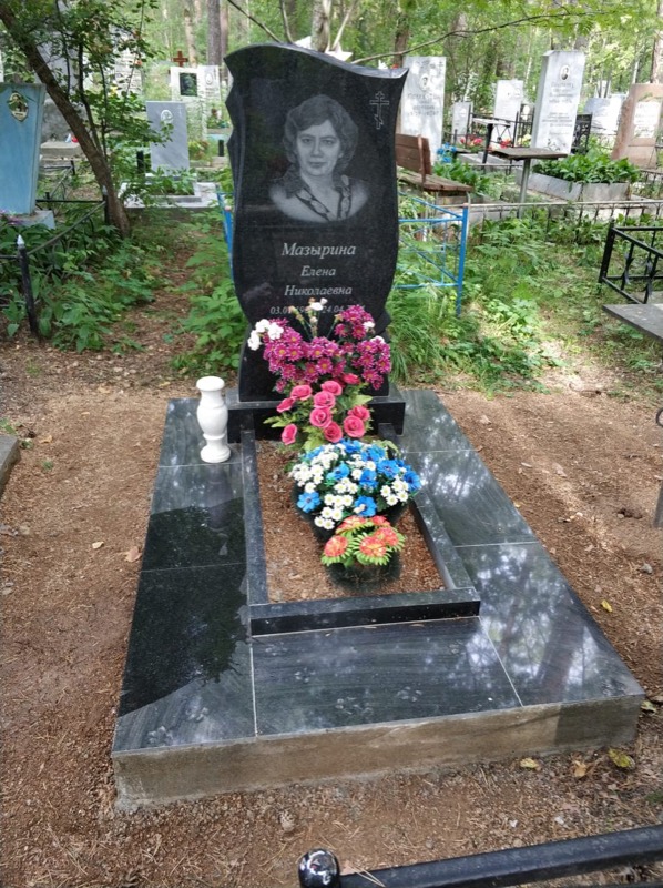 Памятник с вазой